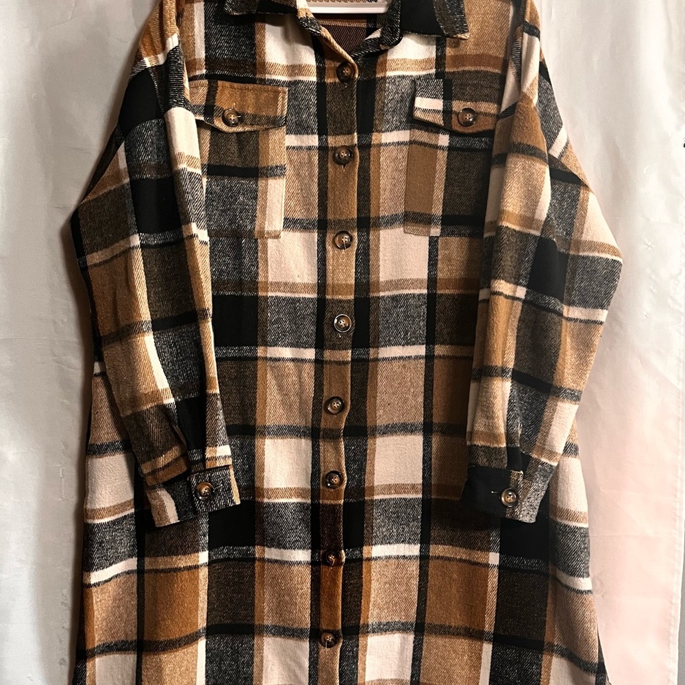 Long Button-Up Brown Tan Plaid Shacket w/side pocket. Size XL